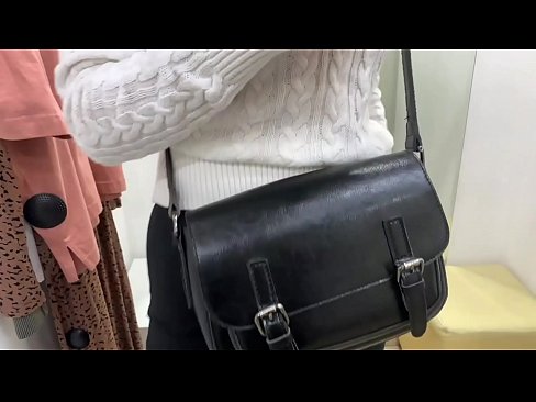 ❤️ 年輕婊子 FeralBerry 在試衣間用假陽具公開自慰 ❤❌ 硬色情 在我們 ️❤